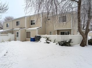 168 Parkview Cir, Grand Forks, ND 58201