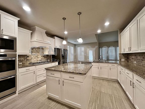 4th image of 3200 Treyburn Ln