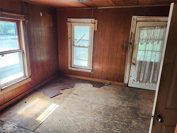 3rd image of 2805 N Tremont St