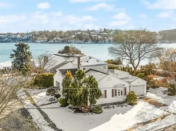 8 Fairview Rd, Salem, MA 01970