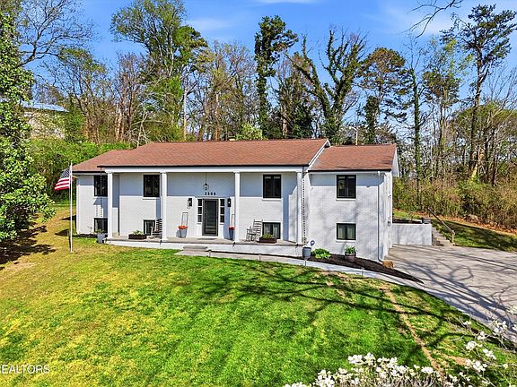3rd image of 3306 Oak Hill Dr