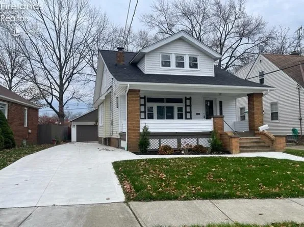 3923 Victory Blvd, Cleveland, OH 44111