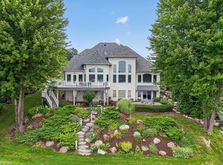 16048 Pine Bluff Ct, Fenton, MI 48430