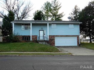 2208 Willow St, Pekin, IL 61554