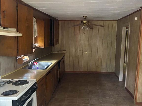 2nd image of 633 3rd St