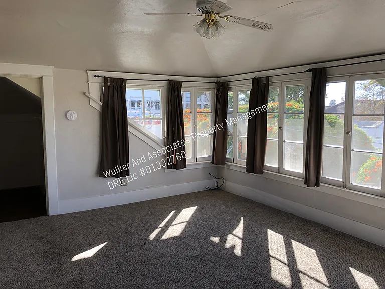 415 S Broadway #A — Photo 2