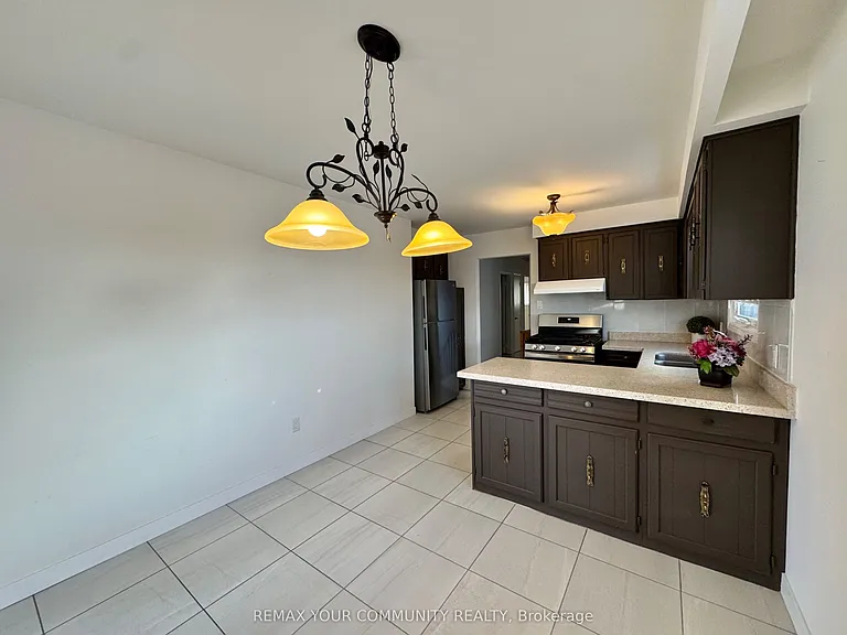 165 Aberdeen Ave — Photo 8