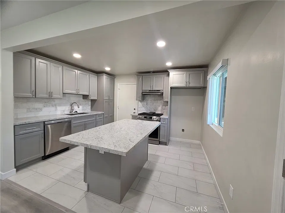 1312 W 25th St