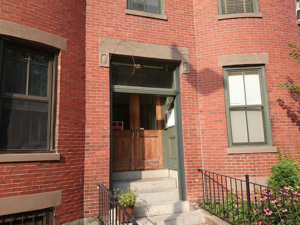 2nd image of 214 Northampton St #C