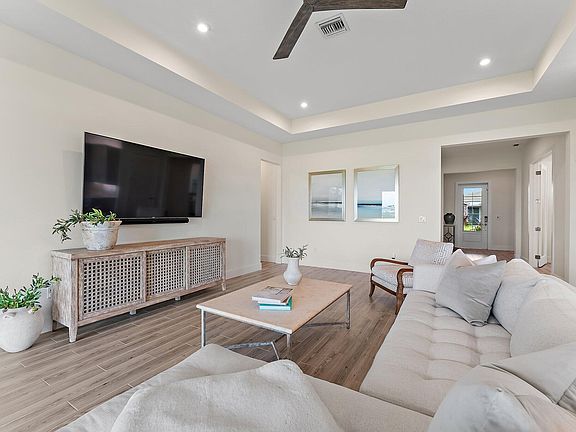 4th image of 10462 SW Aquila Way