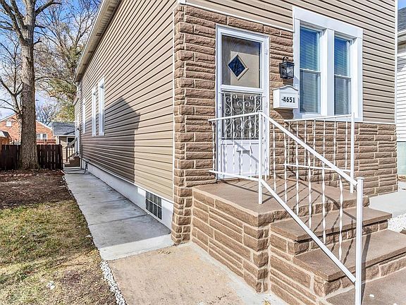 3rd image of 4651 Adkins Ave