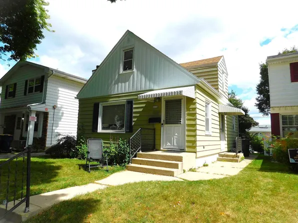 2036 S 90th STREET, West Allis, WI 53227