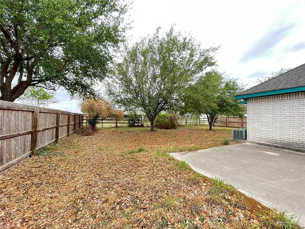 3 bed, 2.0 bath, 1370 sqft, $1,650 — Photo 3