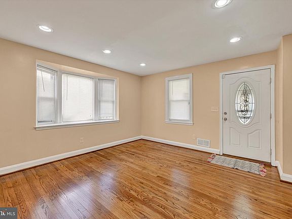 3rd image of 2105 Cloville Ave