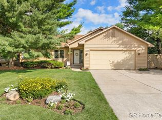 6055 Rogue River Meadows Dr NE, Belmont, MI 49306
