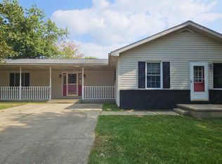 9374 Jackson St, Keensburg, IL 62852
