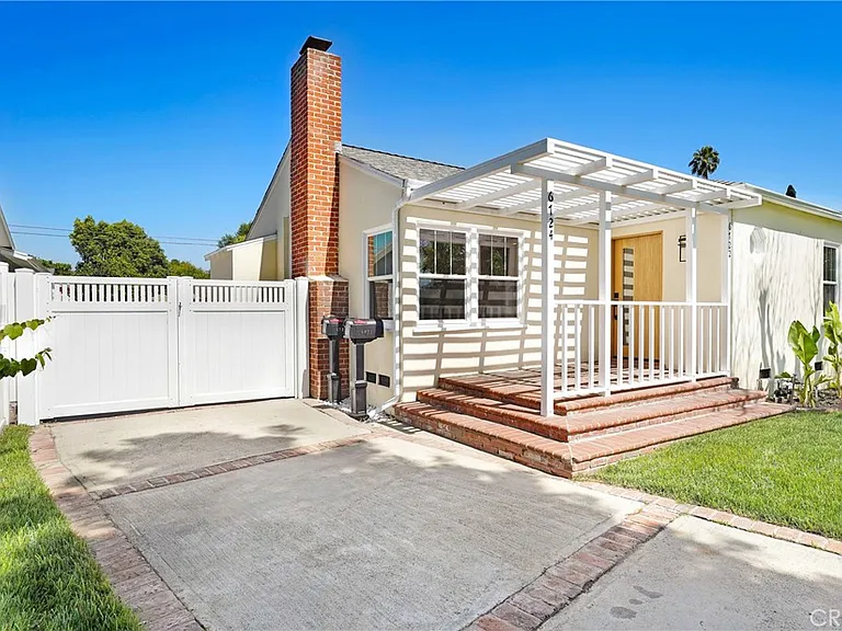 6722 Katherine Ave — Photo 2
