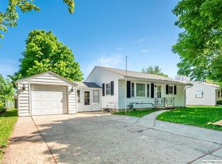 1610 Hillcrest Dr, Mason City, IA 50401