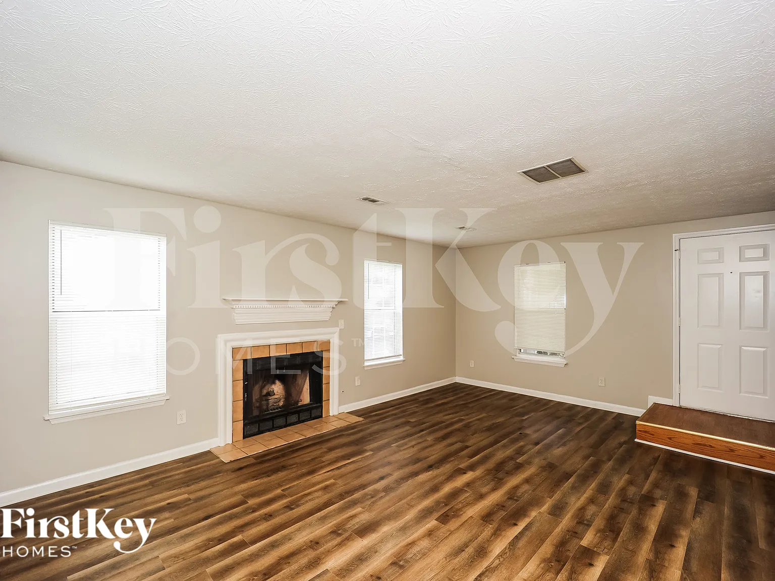 3 bed, 2.5 bath, 1400 sqft, $2,350 — Photo 4