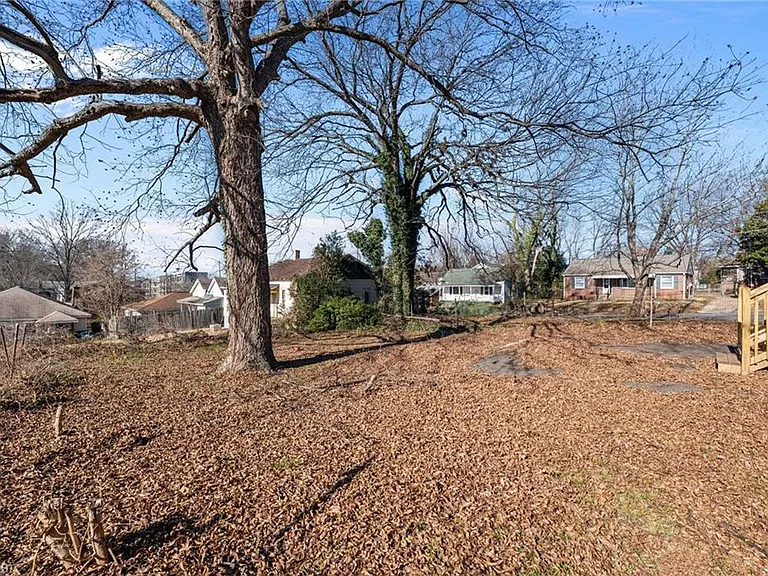 212 N Laura Wall Blvd — Photo 29