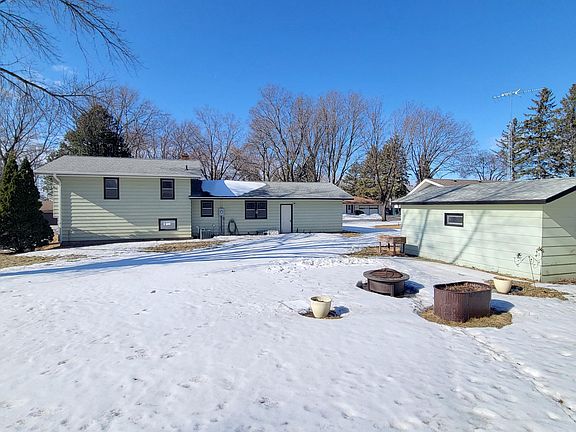 3rd image of 535 E Highland Park Dr NE