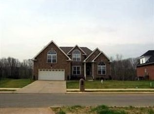 312 Landons Cir, White House, TN 37188