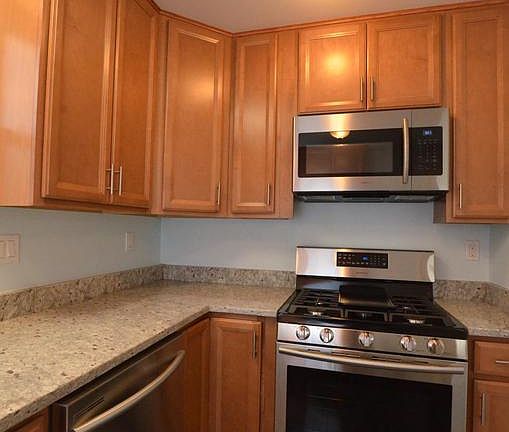 3rd image of 507 Longwood Ct