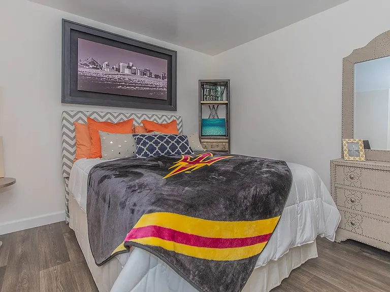 Studio 710 Apartments — Photo 41