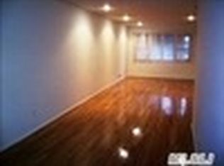 7 Prospect St, Great Neck, NY 11021