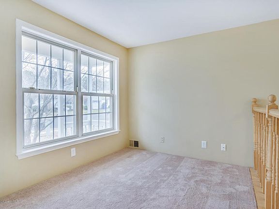 4th image of 2358 Mount Hood Ln