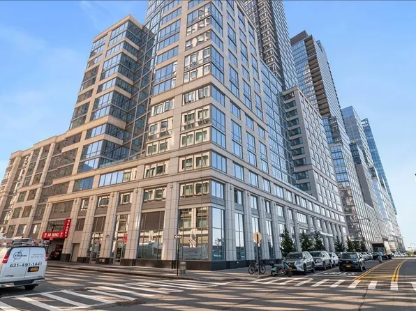 80 Riverside Boulevard image 13 of 19