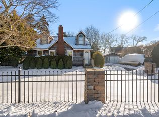 4 Wilson St, East Patchogue, NY 11772