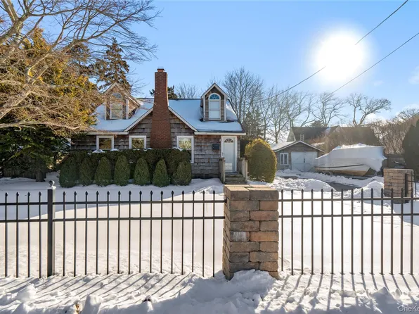4 Wilson Street, East Patchogue, NY 11772