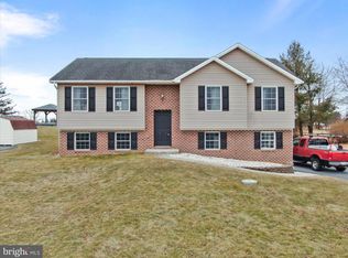 1674 Hammond Dr, Chambersburg, PA 17201