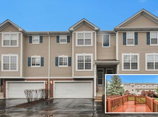 582 Declaration Ln, Aurora, IL 60502