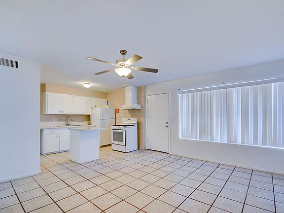 4th image of 641 N Maryland Pkwy #2
