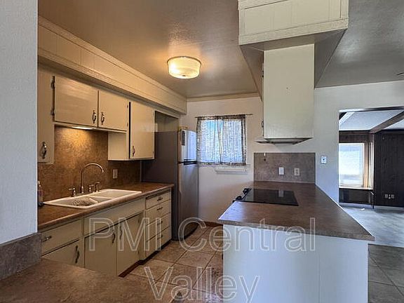 4th image of 4650 Dahlia Dr