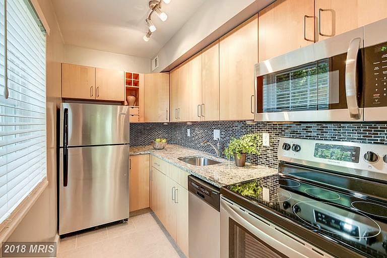 Gorgeous kitchen renovation just completed!