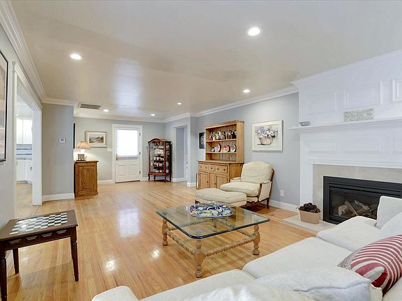 2nd image of 1176 Berkshire Dr