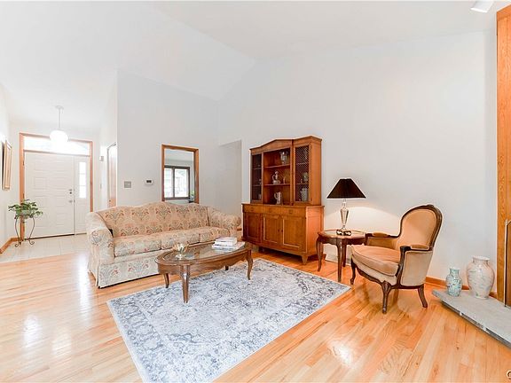 4th image of 12 Turnstone Cir