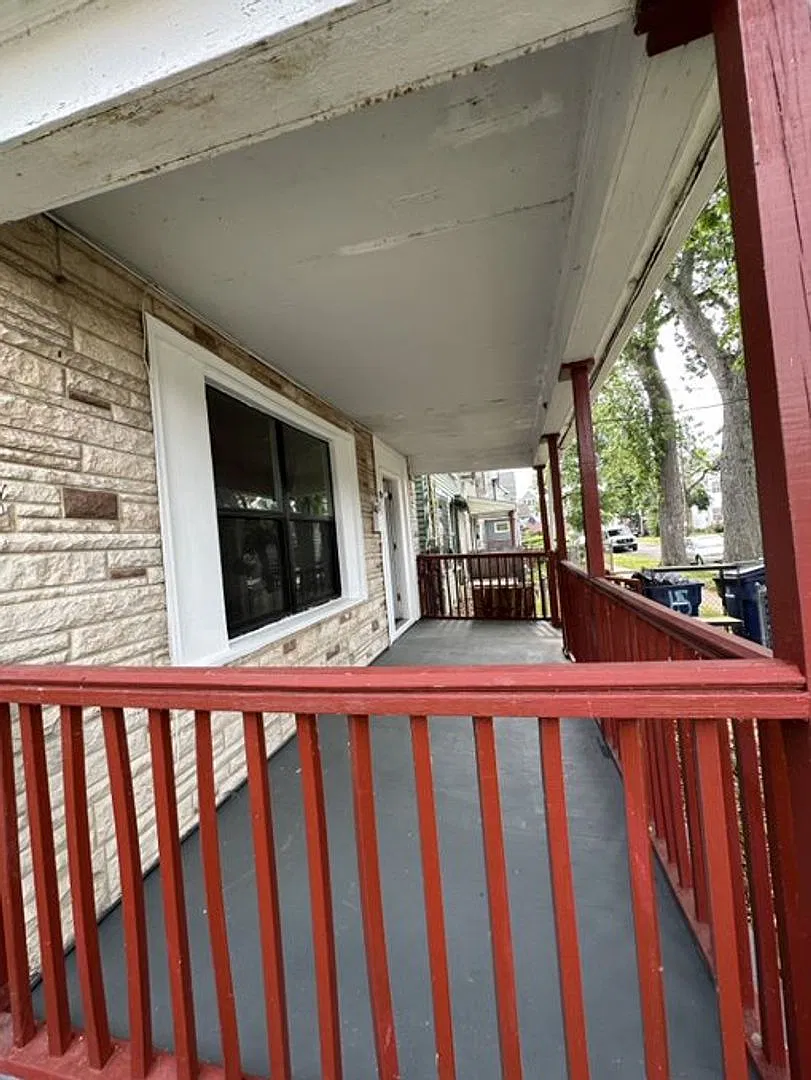 Spacious Single Family Home Ready for Rent in Great Neighborhood — Photo 3