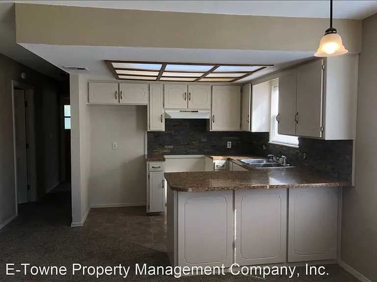 712 E Ash Ave — Photo 7