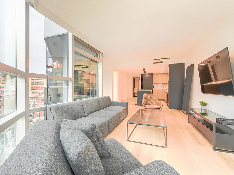 1050 Burrard St — Photo 2