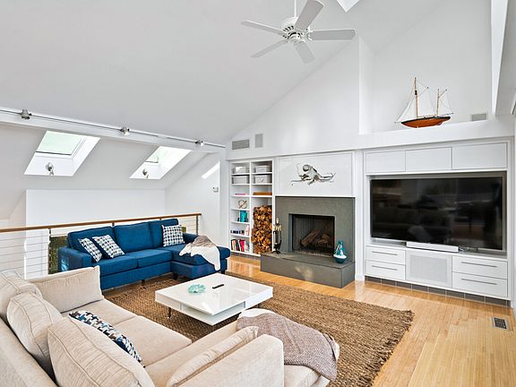4th image of 22 Lakeside Ct