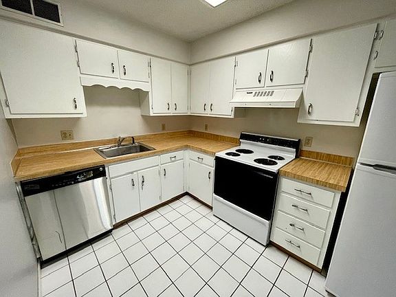 4th image of 1089 NW Greenwood St