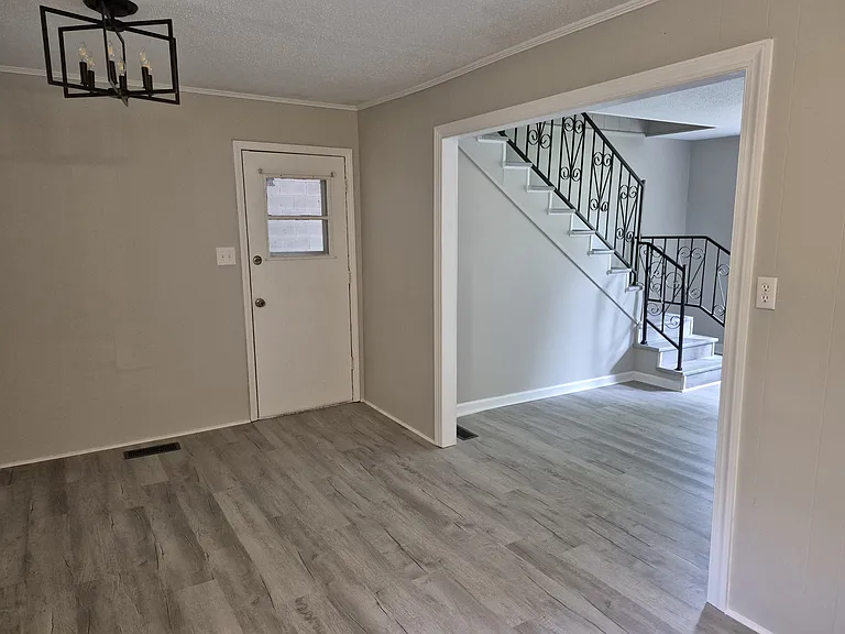404 Wooddale Dr — Photo 12