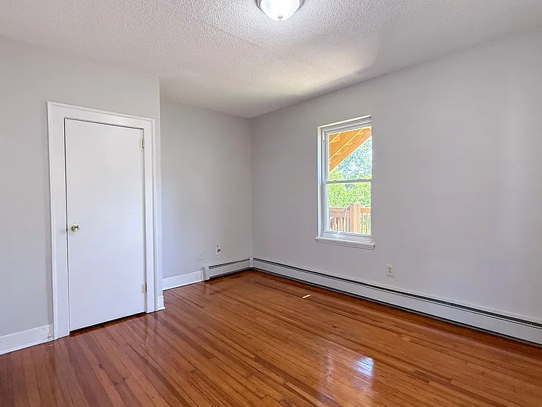 450 Barbour St — Photo 8