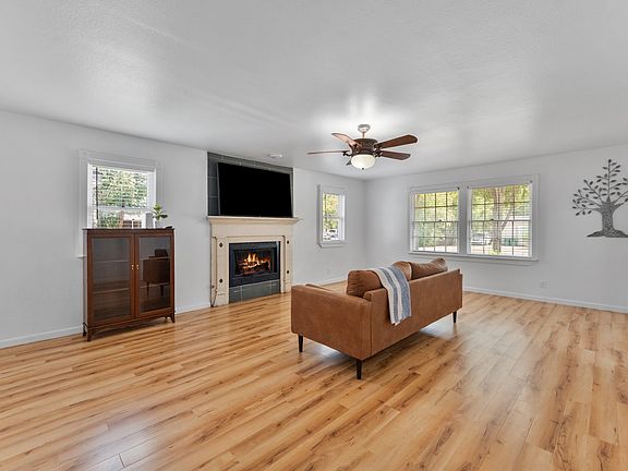 5th image of 314 Houston St