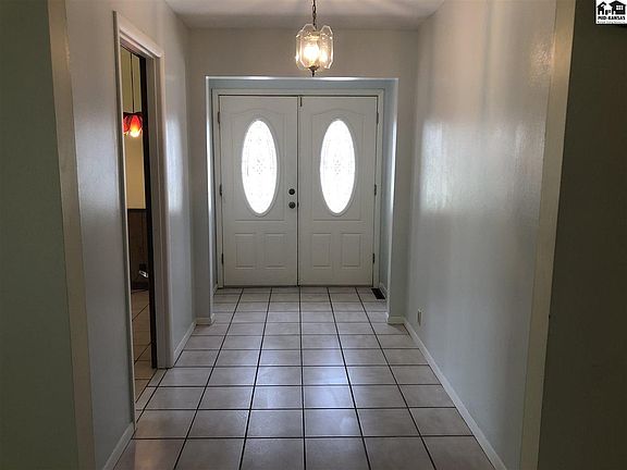 3rd image of 2904 N Meadowlake Dr