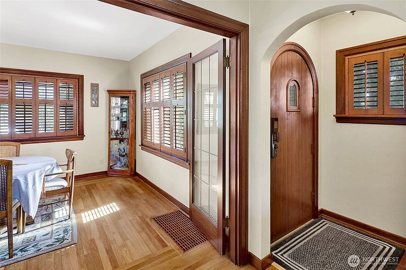3rd image of 2900 Cornwall Avenue